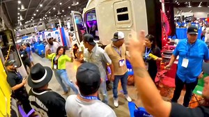 No se pueden perder este video súper increíble y divertido nos pusimos a dar toques en el truck show de Houston .. y los PEPE’S .. fueron las victimas https://youtu.be/uesDovfZJsQ?si=vbbEC9SXgPupGQkK | Irlanda Sanchez