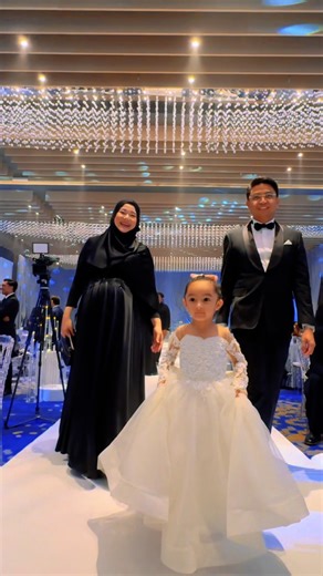 Majlis Pernikahan Erra Fazira dan Mr E yang Mempesona