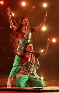 1.5M views · 61K reactions | Our performance from the Fusion Special episode of India's Best Dancer. Maja aaya? @bhawnakhanduja @dhvanibhanushali22 @gururandhawa @terence_here @geeta_kapurofficial @malaikaaroraofficial @bharti.laughterqueen @haarshlimbachiyaa30 Team @sushiel_23 @vivek_chachere @tejal.bhatt.980 Music edit @monty_k03 Costumes @harshalds @komalsoni_ #indiasbestdancer #streetoclassical #girlgang #girlpower | Swetha Warrier | Facebook