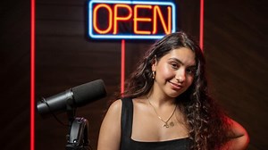 Alessia Cara Performs "Dead Man" Live