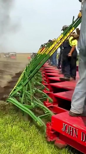Steam Tractor in Action: A Farming Spectacle