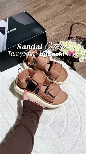 Best Sandals for Traveling and Outdoor Use: Unisex Slip-On Picks