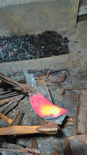 Hot Iron, Sharp Cut, Pure Craftsmanship✅ Cutting Red-Hot Steel to Create Something Amazing 🔥