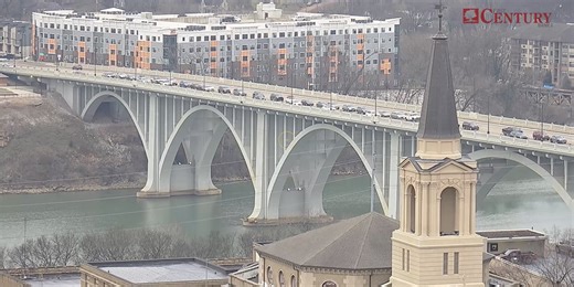 Safety poles missing from Henley Street Bridge cause concern in Knoxville