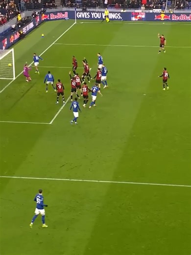 Everton's Corner Kick Drama: Missed Opportunity or Tactical Success?