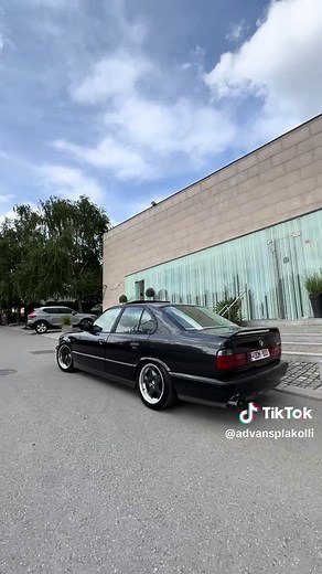 BMW E34 M5 Restoration and Detailing Insights