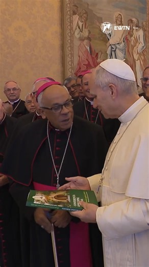 Pope Leo XIV met with the Peruvian bishops on January 30 at the Vatican at the conclusion of their ad limina visit, recalling that Peru holds a special place in his heart. Speaking in Spanish, he asked them to convey his affection and prayers to the Peruvian people. Marking the 300th anniversary of St. Toribio de Mogrovejo’s canonization, the Pope urged the bishops to live ad instar Apostolorum (like the Apostles), fostering unity, fidelity to the Gospel, and closeness to God’s people. #peru #po