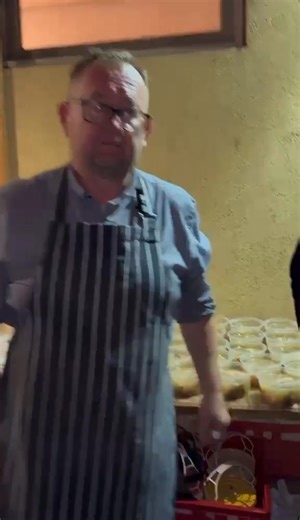 15K views · 147 reactions | ‼️‼️‼️KOCSONYAIMÁDÓK FIGYELEM‼️‼️‼️ Örömmel értesítünk mindenkit, hogy holnap Balassagyarmatra is kiszállítjuk a kocsonyákat éttermünkből! Rendeljetek telefonon! A találkozás a megbeszéltek szerint történik Bercel- Balassagyarmat útvonalon! 06202336048 | Rózsakert Fogadó | Facebook