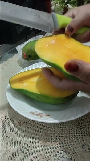 Satisfying Mango Cutting into Cubes!" 😍🥭#food