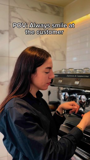 2.2K views · 21 reactions | Un simple sourire peut transformer l’expérience client !殺 #CustomerService #AlwaysSmile #ClientFirst #RelationClient #PositiveVibes #SourireProfessionnel #WorkWithASmile | The Garden Bistro | Facebook