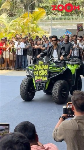 Varun Dhawan makes GRAND entry at Hai Jawani Toh Ishq Hona Hai trailer launch #shorts #varundhawan