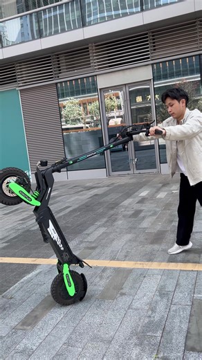 GT06的做工，手感细腻到让你怀疑它是件艺术品#eoeotwo #usa #escooter #scooter #scooters | scooter