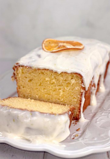 Keke de naranja esponjoso: receta tradicional y glaseado de queso