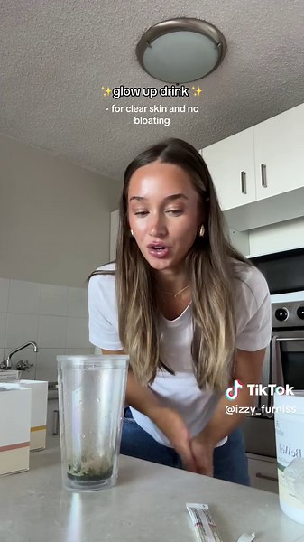 Glow Drink: 4-Ingredient Recipe for Clear Skin and No Bloating
