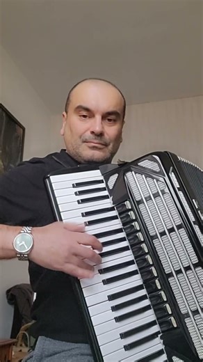 Hungarian Gypsy Rhythm on Accordion 🔥