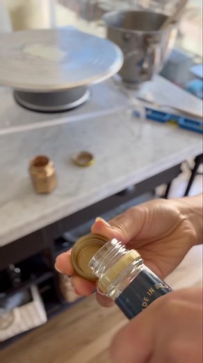 Poppy Gold Cake Decorating Tutorial