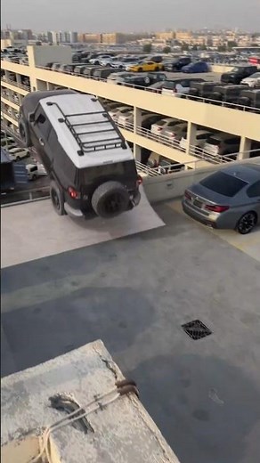 The FJ Cruiser's impossible jump! 🤯