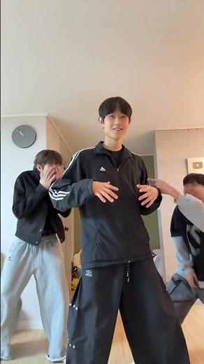 오랜만에 나온 둘째 동생 놀리기 ㅋㅋㅋㅋ #이수만두 #삼형제 #형제