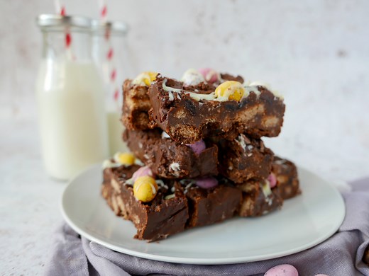 BEST EVER chocolate fridge cake (no bake recipe)