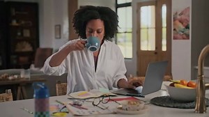 OxiClean Max Force Spray TV Spot, 'Talking Washing Machine'