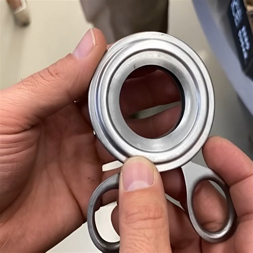 🧐 Picked up this strange metal object at a garage sale… no idea what it’s for—looks like something from a spaceship or a steampunk workshop. Any tool experts recognize it? 😮 The answer’s in the first comment 👇 | American Memory Lane