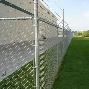 [Hot Item] Cyclone Wire Fence with PVC Coated Wire Mesh