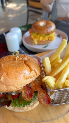 Angus bacon & cheese burger! 😍 #burger #hamburger #angus #cheeseburger #bacon #thailand