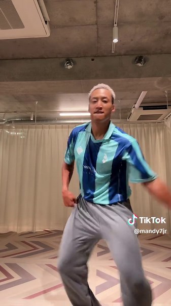 Explore Super Junior's Express Mode Dance