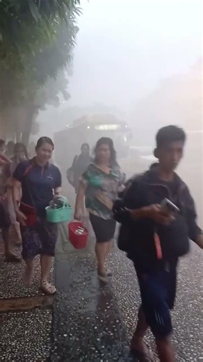 43 စီးလာတာ ကမ္ဘာအေးမှာထဲက ကလပ်ကညှော်နံတာ 8 မိုင်လမ်းဆုံမီးခိုးထွက်လာကားပေါ်ကဆင်းပြေးရ