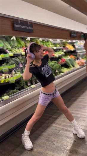 長澤茉里奈(Marina Nagasawa)まりちゅう on Instagram: "明日11月25日発売！！ 最新写真集「MARINERS」 7冊目！！30歳記念！！まりなーず(ファンの総称)のみんなに喜んでもらえる写真集を作りたい！！まりなーずといえばMARINERS！！MARINERSといえばシアトル！！そうだ！！！シアトルに行こう！！てことでわがまま叶えてもらってきたよー！！！🥰🥰🥰 ファンの皆さんにとびきりの愛を込めて！！！全国全世界のまりなーずのみなさんに愛が届きますように！！ 発売記念イベントあります！ 名古屋東京オンライン！ 📍 名古屋 11月29日（土） 星野書店近鉄パッセ店 ①14:00〜 ②15:30〜 📍 東京 11月30日（日） ソフマップAKIBAアミューズメント館 18:00〜 💻 オンラインイベント 同日 20:00〜 #nagasawamarina#marichuu#長澤茉里奈#まりちゅう#gravureidol"