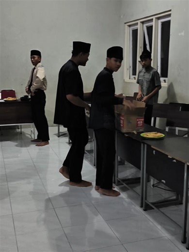 ✨ MUSYAWARAH KERJA ORGANISASI SANTRI NURUL FIKRI ✨ Bukan sekadar rapat, tapi langkah awal menata arah ✍️ Di sinilah ide disatukan 🤝 program dirancang 📋 dan tanggung jawab diteguhkan 💪 Musyawarah Kerja Organisasi Santri menjadi bukti bahwa setiap rencana lahir dari kebersamaan dan niat yang tulus 🌱 Dengan semangat ukhuwah 🕌 dan visi yang satu, kami siap melangkah dan berkarya untuk Nurul Fikri yang lebih baik 🚀 📌 Muker ORGANISASI SANTRI NURUL FIKRI 🗓️ Menyatukan gagasan, menguatkan tujuan