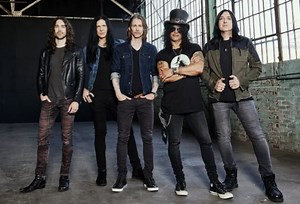 Slash tease son nouvel album : "C'est probablement le meilleur album que nous ayons fait jusqu'à présent"