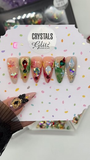 HOW TO: Easy Marble Nail Art for Beginners ✨ ✅ Apply Blossom Gel – do not cure ✅ On a stone plate, add a few gel colors and swirl them randomly to create a marble effect ✅ Pick up a small amount of the marbled gel and apply it onto the nail ✅ Let it naturally spread to your desired look, then cure 60 seconds This technique is perfect for soft, natural marble designs or bold statement nails — easy, fast, and client-approved! 💅 🎉 BLACK FRIDAY SALE IS LIVE! Save 30% OFF site-wide on all marble na