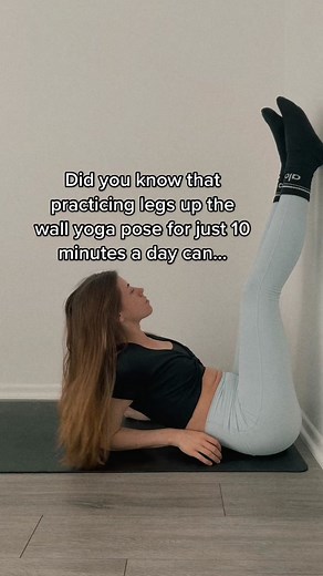 The list is ENDLESS with this one… did you know these benefits of legs up the wall yoga pose? #yoga #yogapose #legsupthewall #legsupthewallpose #yogapractice
