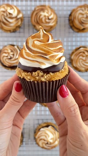 5.7K views · 206 reactions | The mash-up we never knew we needed: gooey s’mores meets cozy pumpkin spice. Fall’s most unexpected (and delicious) love story. Comment RECIPE to get the recipe or find it on cakemehometonight.com! | Cake Me Home Tonight | Facebook