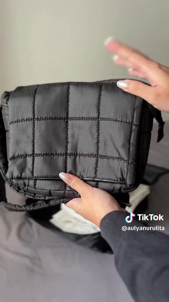 Packing for Singapore Trip: What's In My Bag?