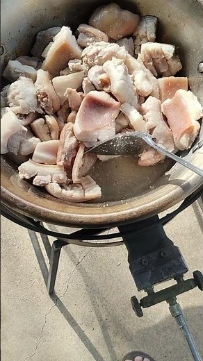 making chicharrones!