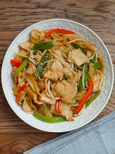 Chicken Chow Fun ( Chicken Fried Rice Noodles) - Khin's Kitchen - Noodle Recipes