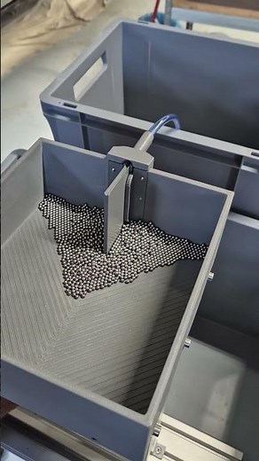 Ball feeder - extracting balls from the pile