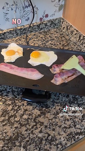 Plancha de cocina eléctrica, no es muy grande pero si muy funcional, a mi me gusta mucho cocinar en plancha porque todo queda bien y se utiliza poco o nada de aceite y no se pega #plancha #planchadecocina #planchaelectrica #cocina #antiaderente
