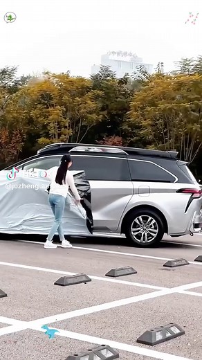 Toyota Sienna 7-Seater Minivan Review and Features