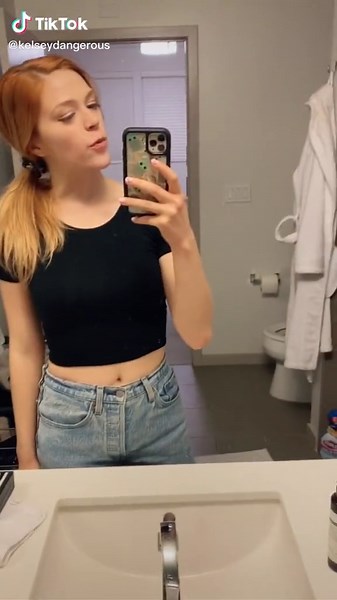 Animal Crossing Obsession: Isabelle Cosplay Adventure