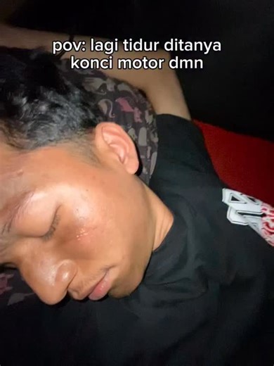 Maadhukkk on Instagram: "stop menormalisasikan nanya org lgi tidur🙂 #reels #page #explorepage"