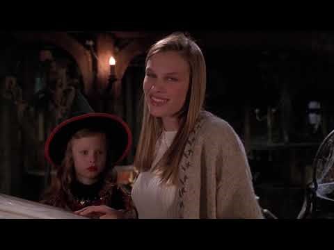 Hocus Pocus 1993 Max Lights the Candle scene