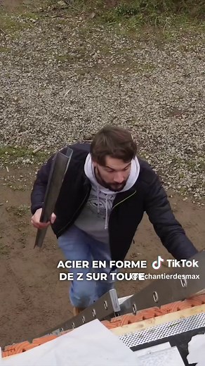 Installation de la bande de rive sur le toit du garage #autoconstruction #bacacier #toiture