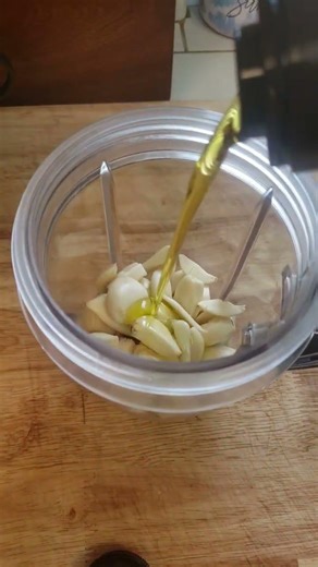 HOW TO MAKE GARLIC PASTE