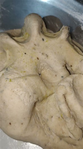 how to make mutter paratha,how make stuffed paratha!#hemwantagurukulkitchan#shortsvideo#indianfood