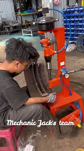 69K views · 359 reactions | Truck Wheel Hub Maintenance #mechanicjack #mechanic #trucks #wheelhubbearing #maintenance #brakepads | Mechanic Jack's team | Facebook