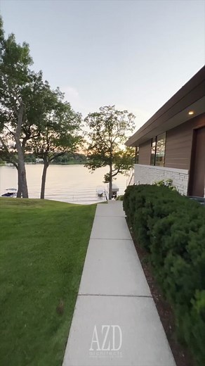 Gotta love lake living! Video credit: @wayupmedia #lake #lakelife #lakelifebestlife #architecture #architect #customhome #customhomes #contemporaryhome #customarchitecture #design #house #home #modern #contemporaryhome #creativehomes #designerhomes