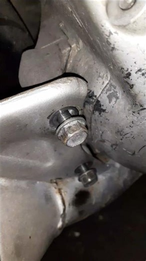 マフラーボルトの穴ずれ と タップ立てスーパーディオＡＦ２７後期太軸 #スクーター整備 #50ccmotor